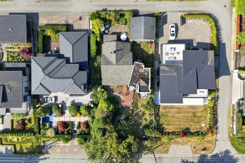2433 Mathers Avenue, West Vancouver, BC - Outdoor