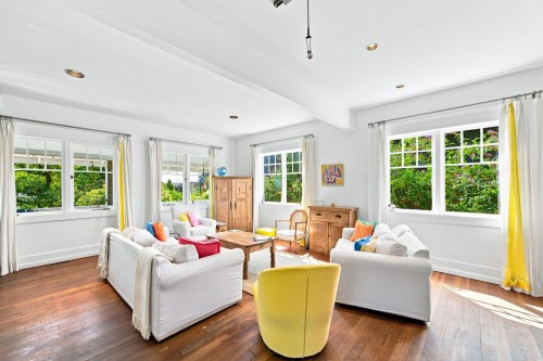 2433 Mathers Avenue, West Vancouver, BC - Indoor Photo Showing Living Room