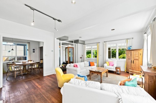 2433 Mathers Avenue, West Vancouver, BC - Indoor Photo Showing Living Room