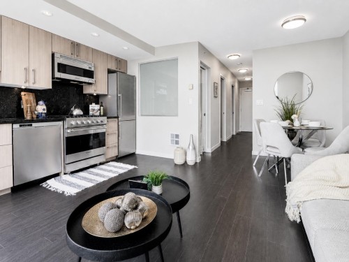 809-168 1st Avenue W Vancouver, BC V5Y 0H6