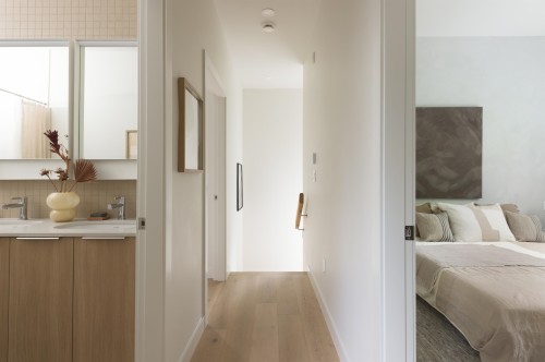 1-595 49Th Avenue E, Vancouver, BC - Indoor