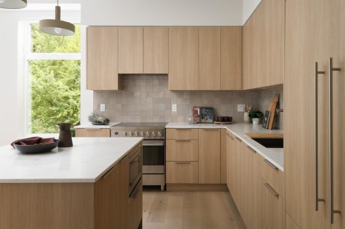 1-595 49Th Avenue E, Vancouver, BC - Indoor Photo Showing Kitchen