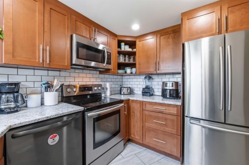 8-19240 119 Avenue  Pitt Meadows, BC V3Y 2E8