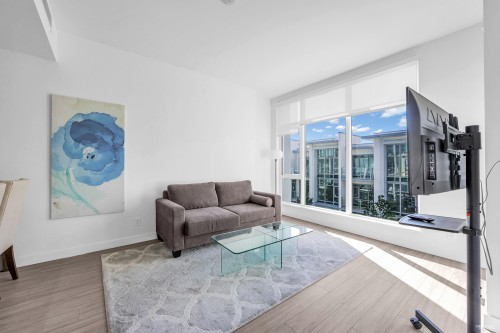 Th302-2351 Beta Avenue, Burnaby, BC - Indoor Photo Showing Living Room