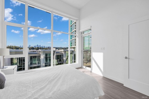 Th302-2351 Beta Avenue, Burnaby, BC - Indoor Photo Showing Bedroom