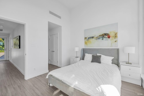 Th302-2351 Beta Avenue, Burnaby, BC - Indoor Photo Showing Bedroom