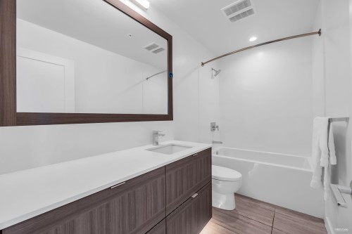 Th302-2351 Beta Avenue, Burnaby, BC - Indoor Photo Showing Bathroom
