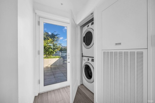Th302-2351 Beta Avenue, Burnaby, BC - Indoor Photo Showing Laundry Room