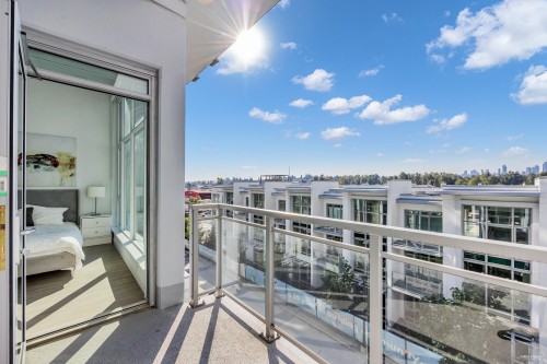 Th302-2351 Beta Avenue, Burnaby, BC - Outdoor With View With Exterior