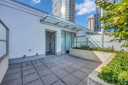 Th302-2351 Beta Avenue, Burnaby, BC - Outdoor