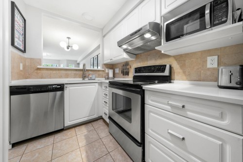 249-2565 Broadway W, Vancouver, BC - Indoor Photo Showing Kitchen