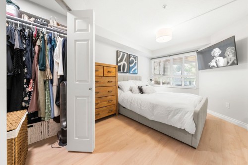 249-2565 Broadway W, Vancouver, BC - Indoor Photo Showing Bedroom