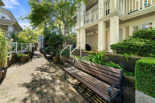 249-2565 Broadway W, Vancouver, BC - Outdoor With Exterior