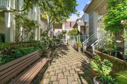 249-2565 Broadway W, Vancouver, BC - Outdoor
