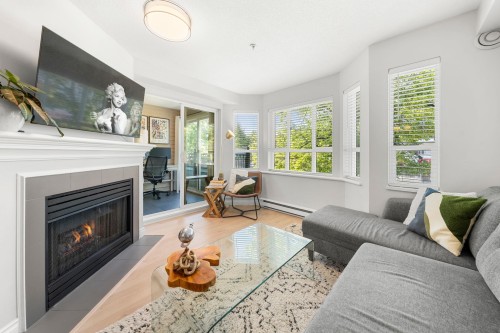 249-2565 Broadway W, Vancouver, BC - Indoor Photo Showing Living Room With Fireplace