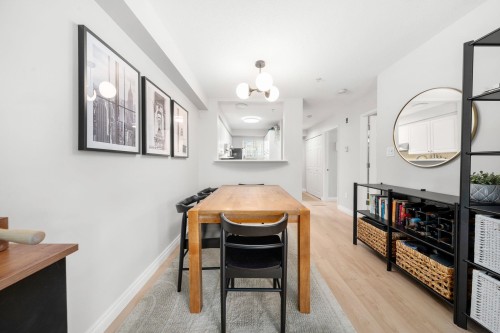 249-2565 Broadway W, Vancouver, BC - Indoor Photo Showing Other Room