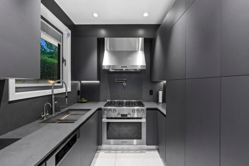 1840 Orchard Way, West Vancouver, BC - Indoor Photo Showing Kitchen With Double Sink
