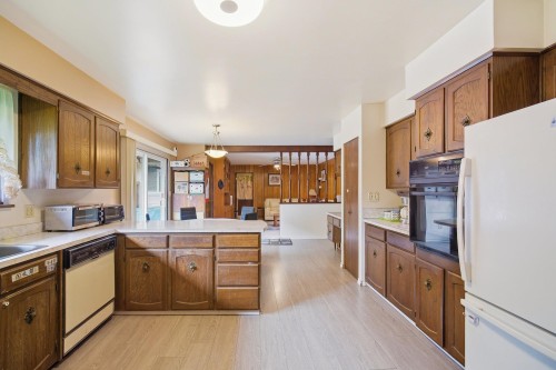 11420 Daniels Road, Richmond, BC - Indoor Photo Showing Kitchen