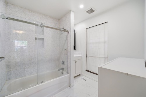 11420 Daniels Road, Richmond, BC - Indoor Photo Showing Bathroom