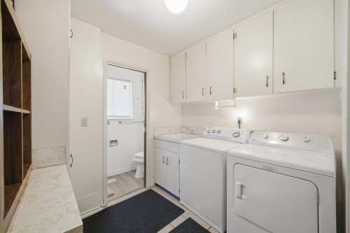 11420 Daniels Road, Richmond, BC - Indoor Photo Showing Laundry Room