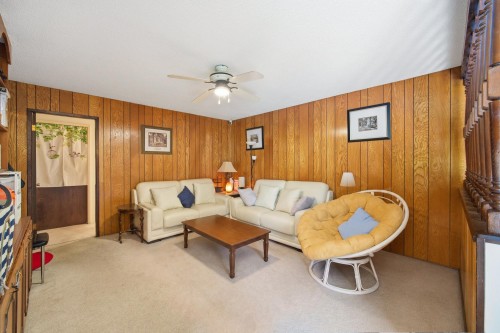11420 Daniels Road, Richmond, BC - Indoor Photo Showing Living Room