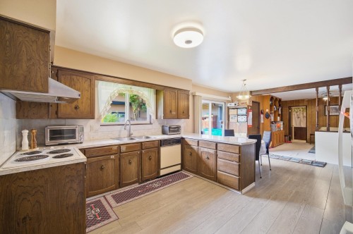 11420 Daniels Road, Richmond, BC - Indoor Photo Showing Kitchen
