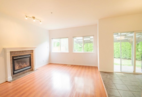 1154 Amazon Street, Port Coquitlam, BC - Indoor Photo Showing Living Room With Fireplace