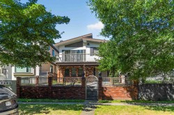 2739 E 8th Avenue  Vancouver, BC V5M 1W7