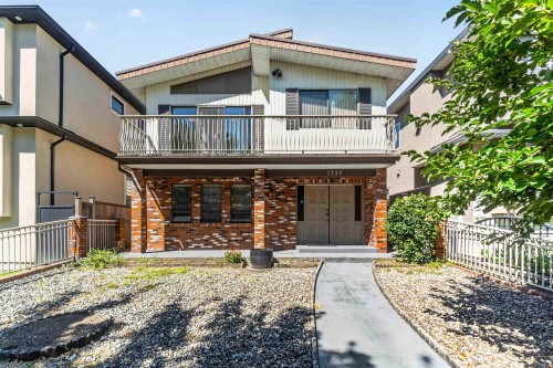 2739 E 8Th Avenue, Vancouver, BC - Outdoor