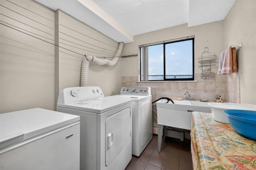 2739 E 8Th Avenue, Vancouver, BC - Indoor Photo Showing Laundry Room