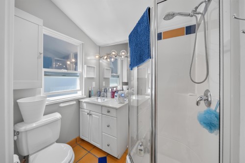 4327 12Th Avenue W, Vancouver, BC - Indoor Photo Showing Bathroom