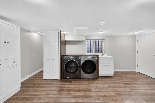 4327 12Th Avenue W, Vancouver, BC - Indoor Photo Showing Laundry Room