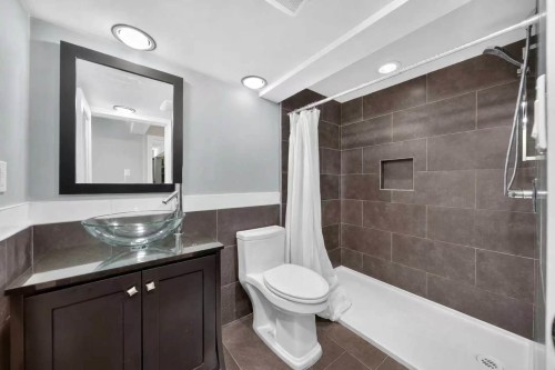 4327 12Th Avenue W, Vancouver, BC - Indoor Photo Showing Bathroom