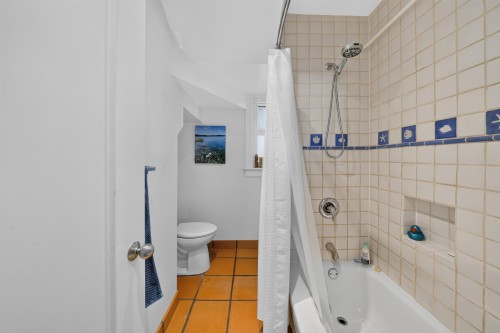 4327 12Th Avenue W, Vancouver, BC - Indoor Photo Showing Bathroom