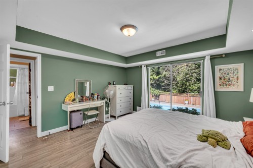 3255 Milton Avenue, North Vancouver, BC - Indoor Photo Showing Bedroom
