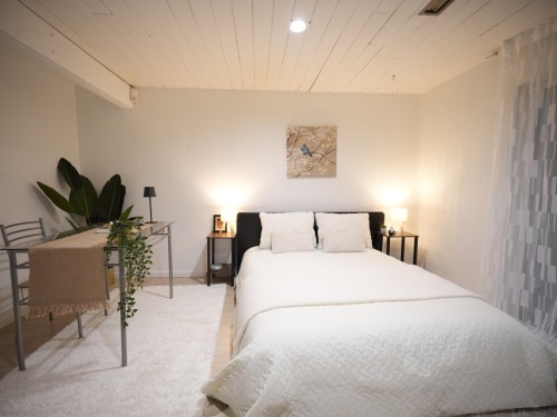 9351 Glenbrook Drive, Richmond, BC - Indoor Photo Showing Bedroom