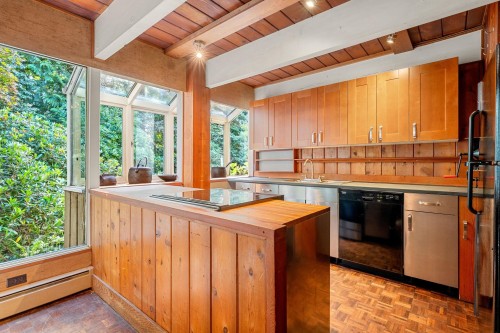 6222 St. Georges Avenue, West Vancouver, BC - Indoor Photo Showing Kitchen