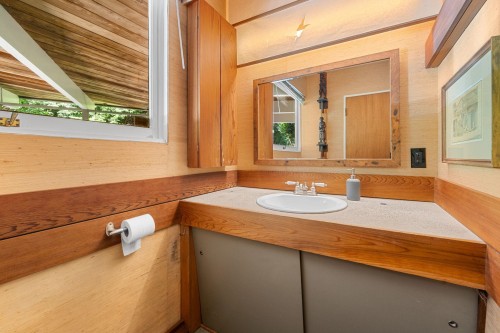 6222 St. Georges Avenue, West Vancouver, BC - Indoor Photo Showing Bathroom