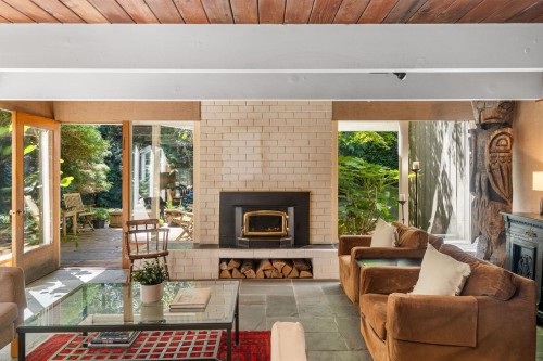 6222 St. Georges Avenue, West Vancouver, BC - Indoor Photo Showing Living Room With Fireplace