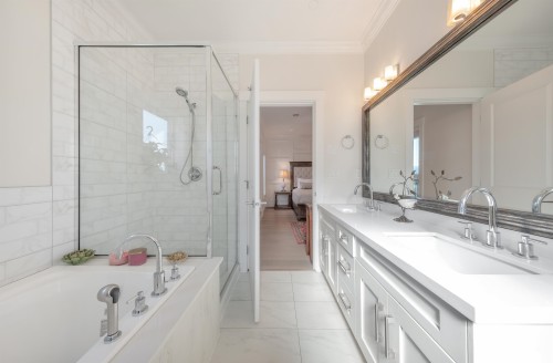 5887 Battison Street, Vancouver, BC - Indoor Photo Showing Bathroom