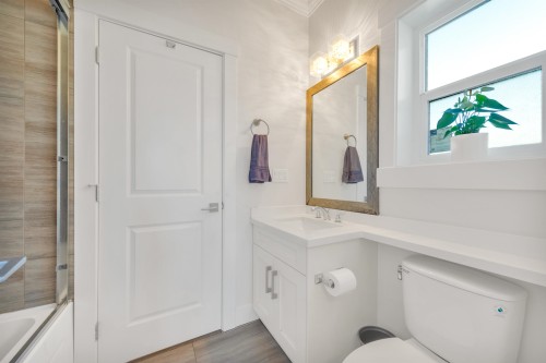 5887 Battison Street, Vancouver, BC - Indoor Photo Showing Bathroom