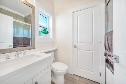 5887 Battison Street, Vancouver, BC - Indoor Photo Showing Bathroom