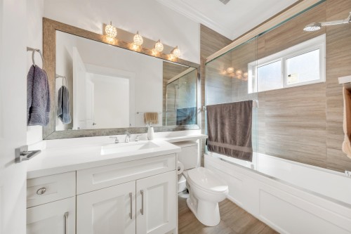 5887 Battison Street, Vancouver, BC - Indoor Photo Showing Bathroom