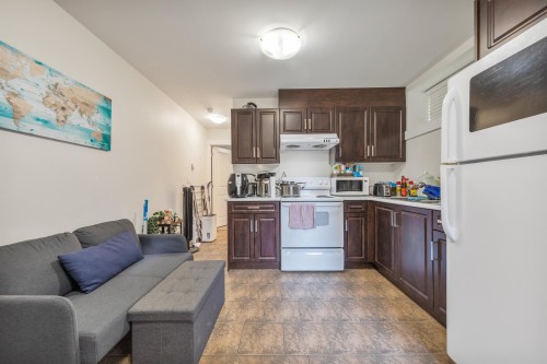 5887 Battison Street, Vancouver, BC - Indoor Photo Showing Kitchen