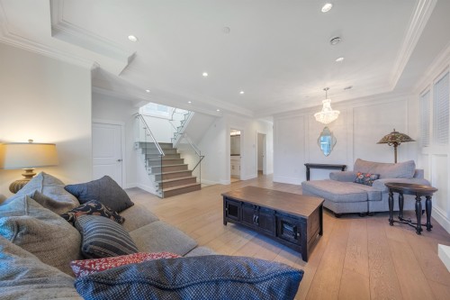 5887 Battison Street, Vancouver, BC - Indoor Photo Showing Living Room