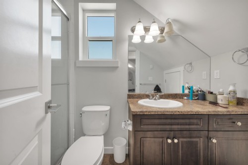 5887 Battison Street, Vancouver, BC - Indoor Photo Showing Bathroom