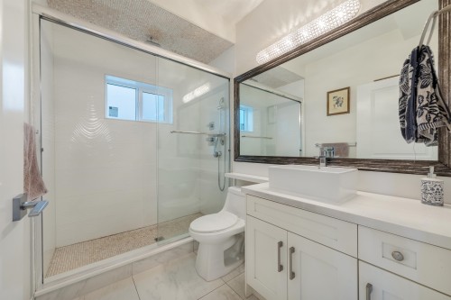 5887 Battison Street, Vancouver, BC - Indoor Photo Showing Bathroom
