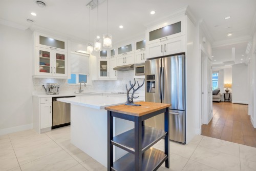 5887 Battison Street, Vancouver, BC - Indoor Photo Showing Kitchen With Upgraded Kitchen