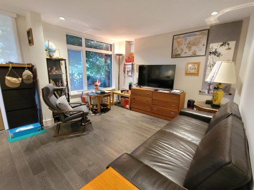 7585 Yukon Street, Vancouver, BC - Indoor Photo Showing Living Room
