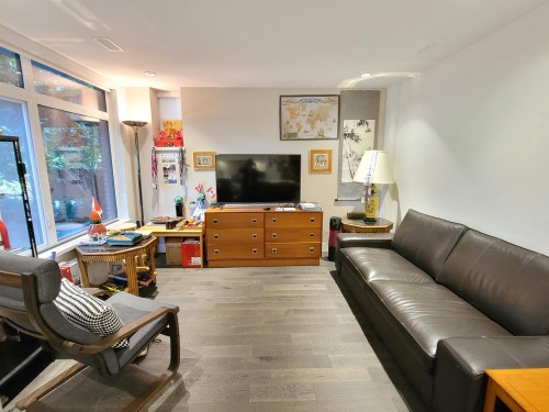 7585 Yukon Street, Vancouver, BC - Indoor Photo Showing Living Room
